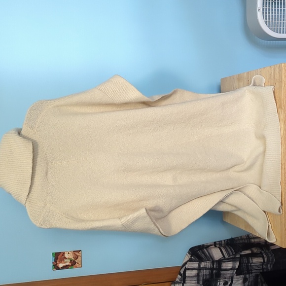 BCBG Maxazria - Picture 3 of 8